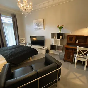 apartment-glasower-31.find-berlin-hotels.com/